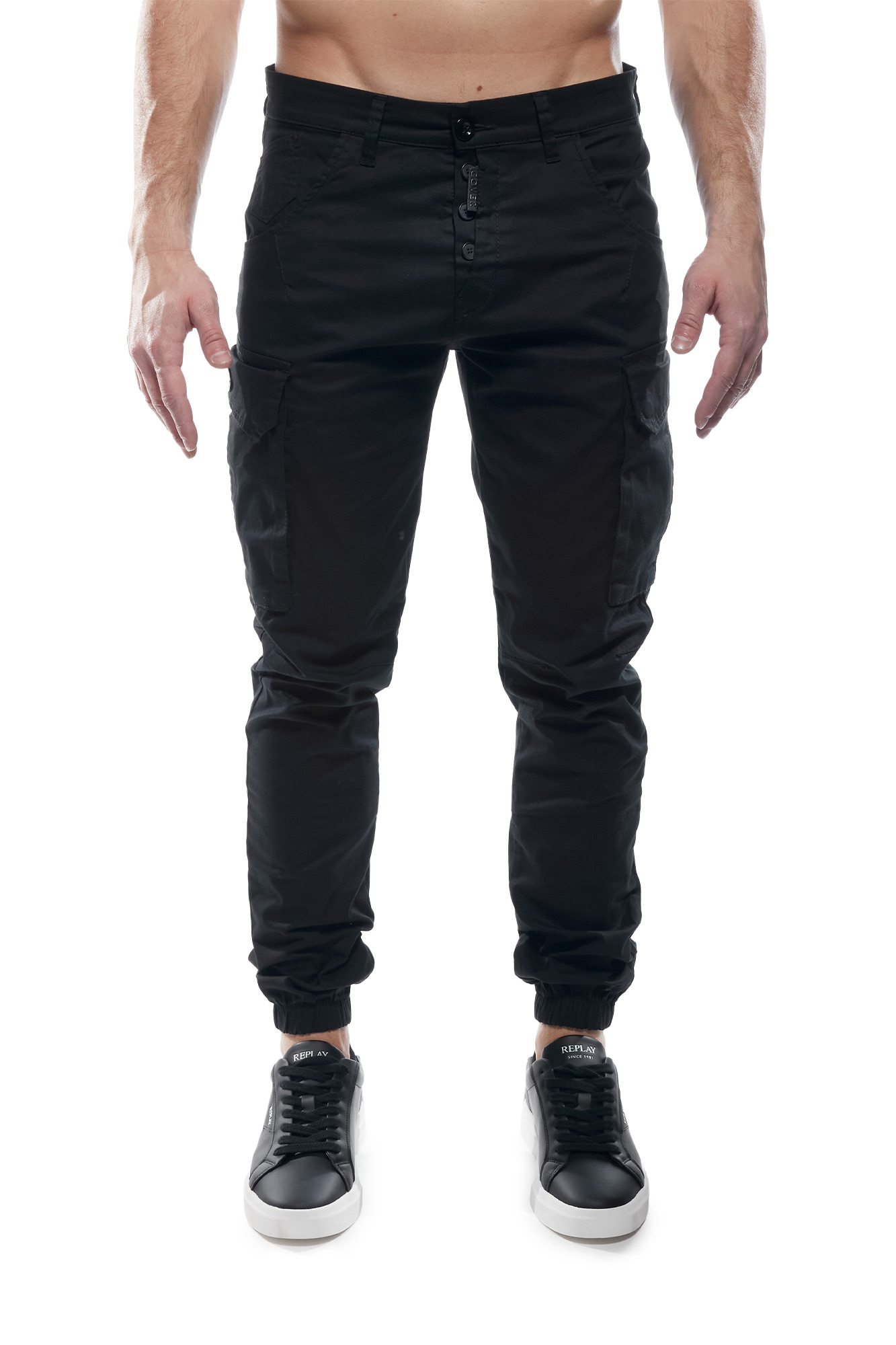 F0186 32 20 Black Oliver MilitaryPants CoverSS26 1 F0186 32 20 Black Oliver MilitaryPants CoverSS26 1