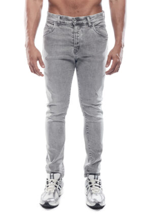 K8144 32 NewDate Jeans CoverSS26 1